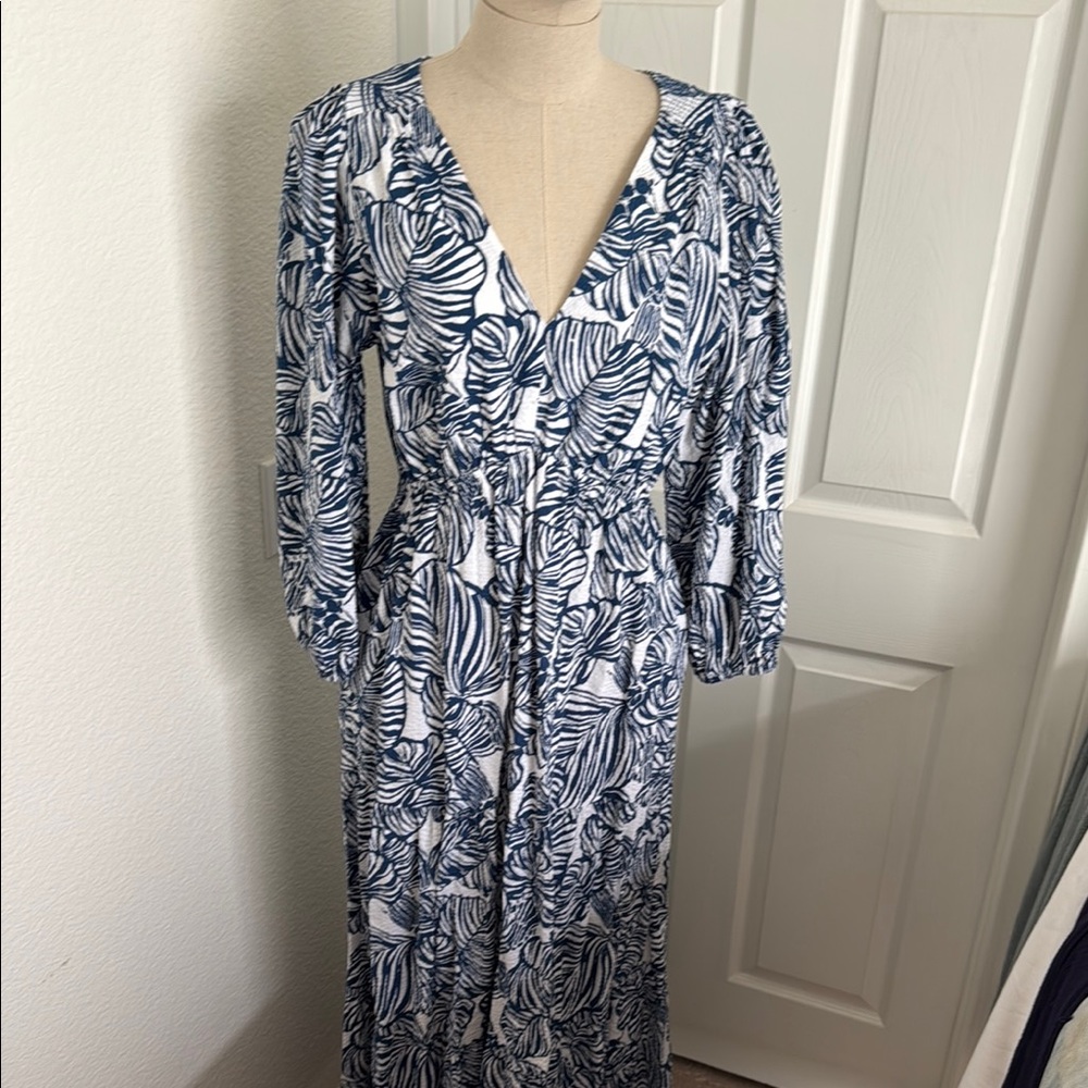 Lilly Pulitzer Elegant Blue and White Leaf Print Dress